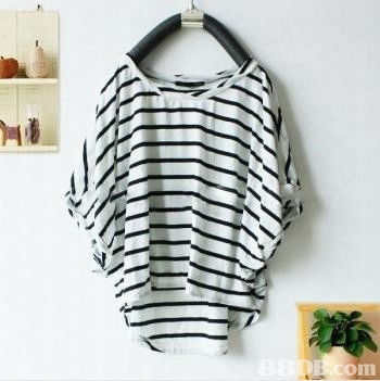 香港日本時裝批發(fā)為您提供各類上衣 t shirt 長衫等精品服飾